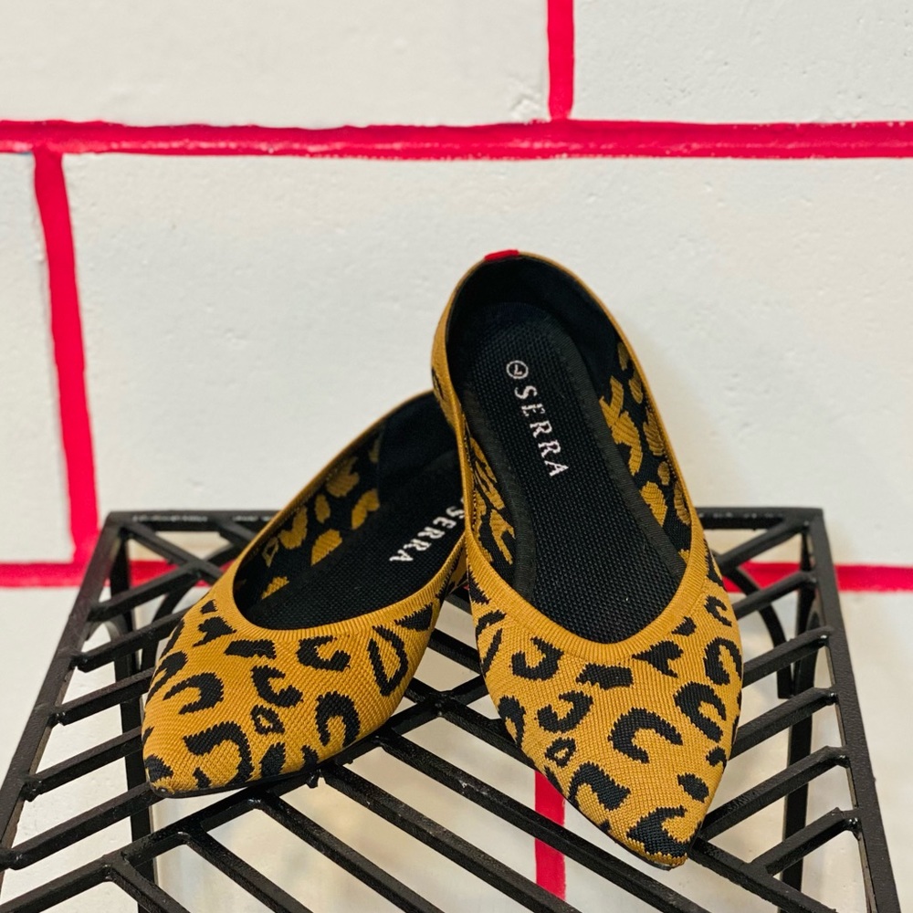 Leopard print pointed toe flats
